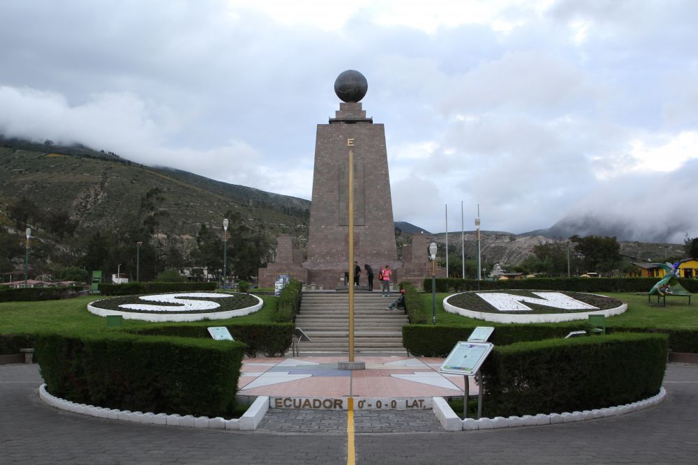 Monument Mitad del Mundo (Polovica sveta) na rovníku