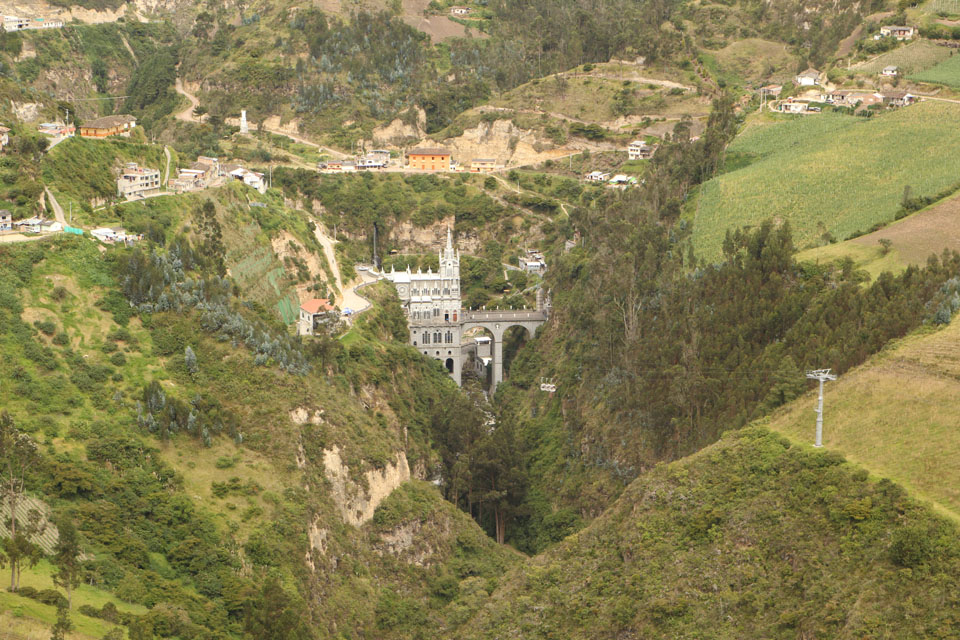 Ipiales, kostol Las Lajas postavený nad 100-metrovou priepasťou 
