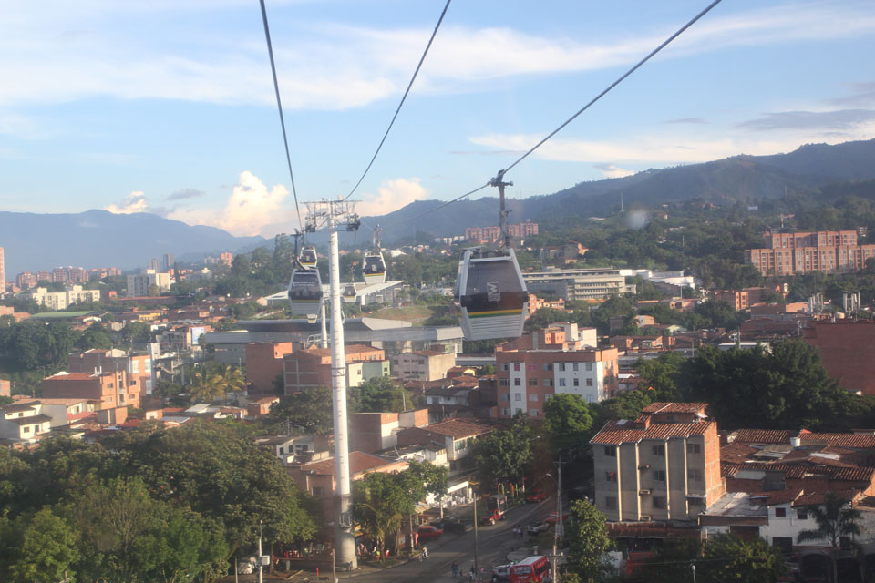 Medellín: lanovky ako súčasť mestskej hromadnej doprav. 
