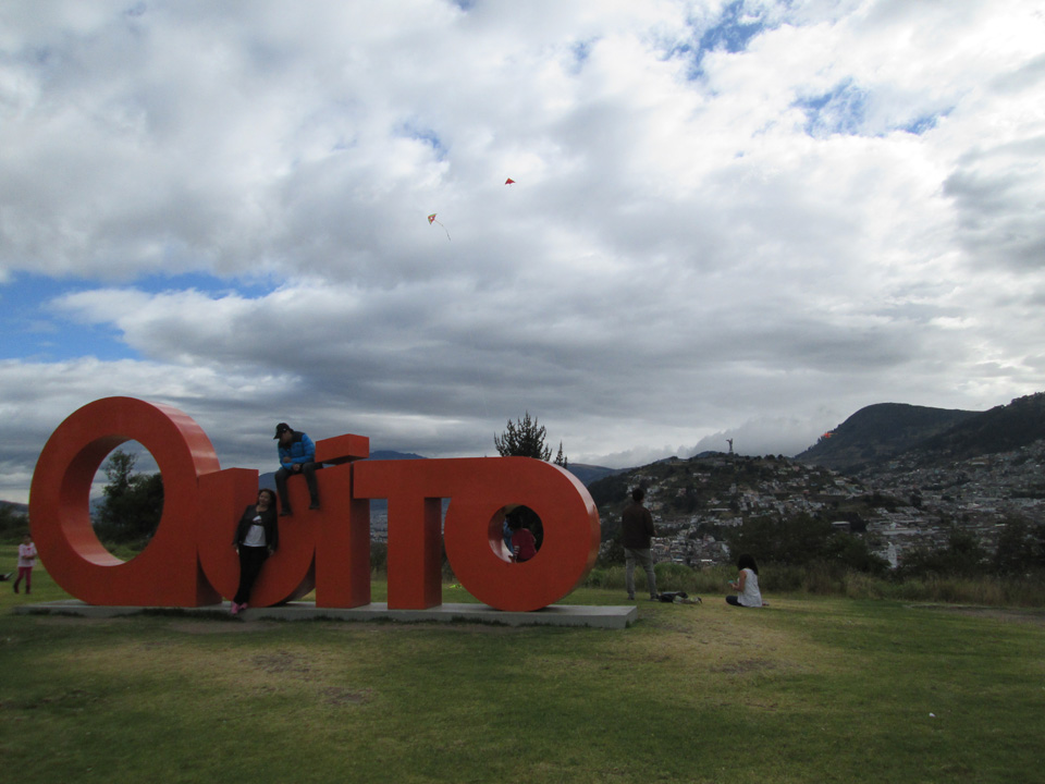Kite flying in Itchimbia park, Quito
